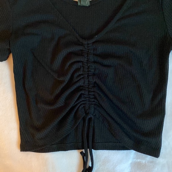 Black v neck crop top - Picture 2 of 7